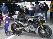 The Daytona bike that made the Irving-Vincent famous in 2008. 165 bhp and 113 lb/ft of torque @ 5800 rpm packed in a top-notch chassis were sufficient to beat the twins from Bologna. Credit photo, David Dunfey