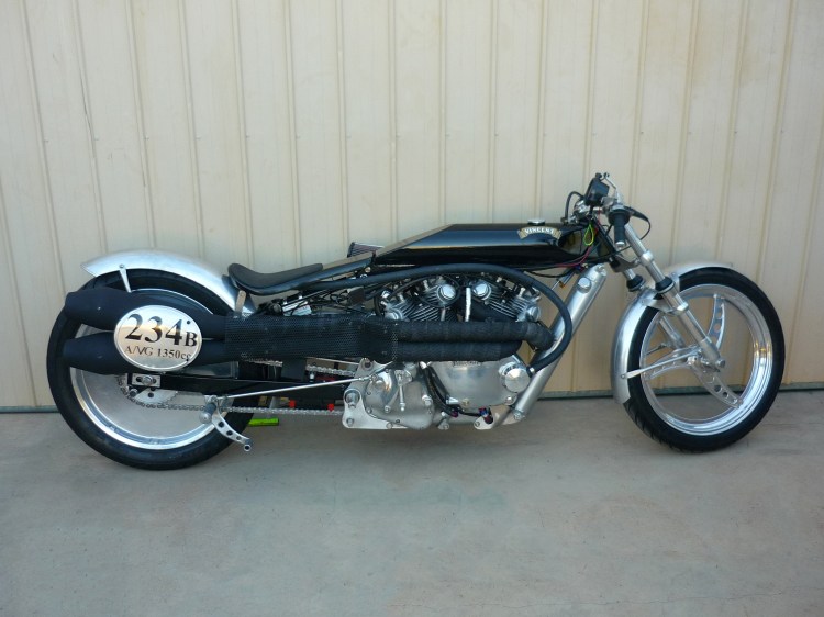 Note the custom made frame. The oil is contained in the vertical tube in front of the engine while the gas is contained in the "UFM". Photo © Mel Hewett