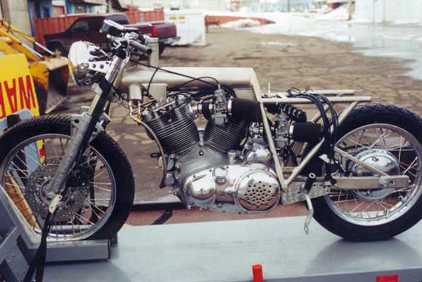 Naked frame - same short tail than the elli but different swing arm pivot (V shape) and the lack of the 2 oil see-through characteristic to Egli.