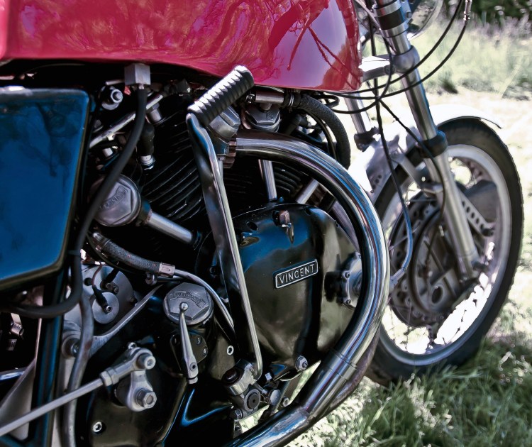 The best solution with rear set as natural (right-hand) and long enough to overcome high-compression ratio. (Photo © Patrick Douki)