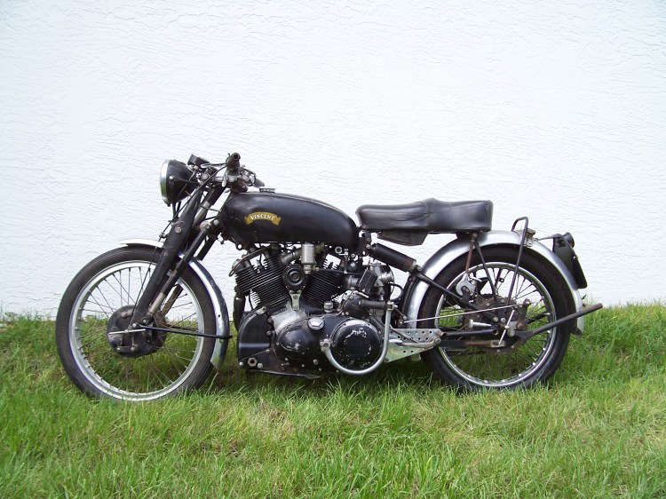 The Black Lightning that were delivered in road trim had the same issue then the cafe racers. The rear set and the exhaust pipe interfere with the kick-start. Hence the solution to fit it on the left side. (Photo © David Dunfey)
